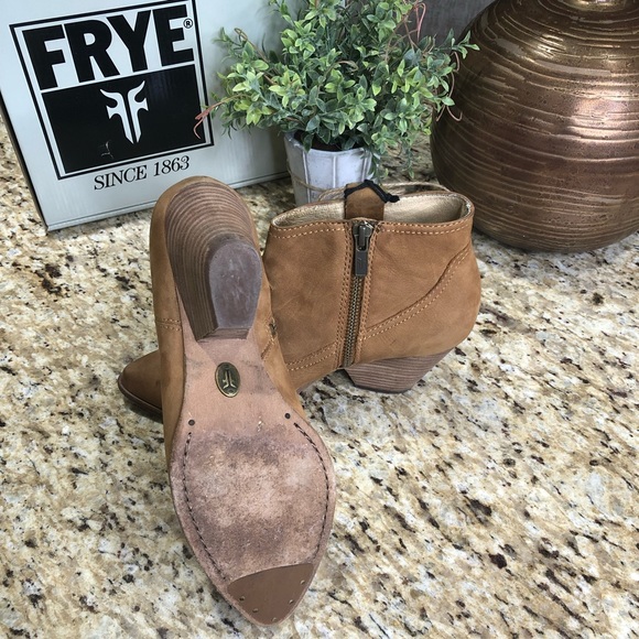Frye Reina Camel Brown Nubuck Leather Ankle Bootie Cowboy 6.5 - Picture 9 of 10
